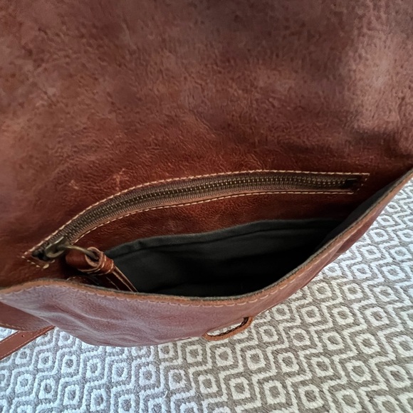 The Frye Company Artisan Foldover Crossbody Leather Bag/Purse. Cognac, Brown. - Picture 6 of 10